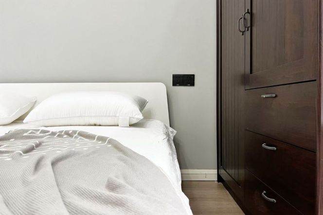 2BR Apartment near Jiangsu Rd Metro