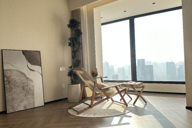 2BR Apartment at Top Of City with Floor-to-Ceiling Windows (L13)