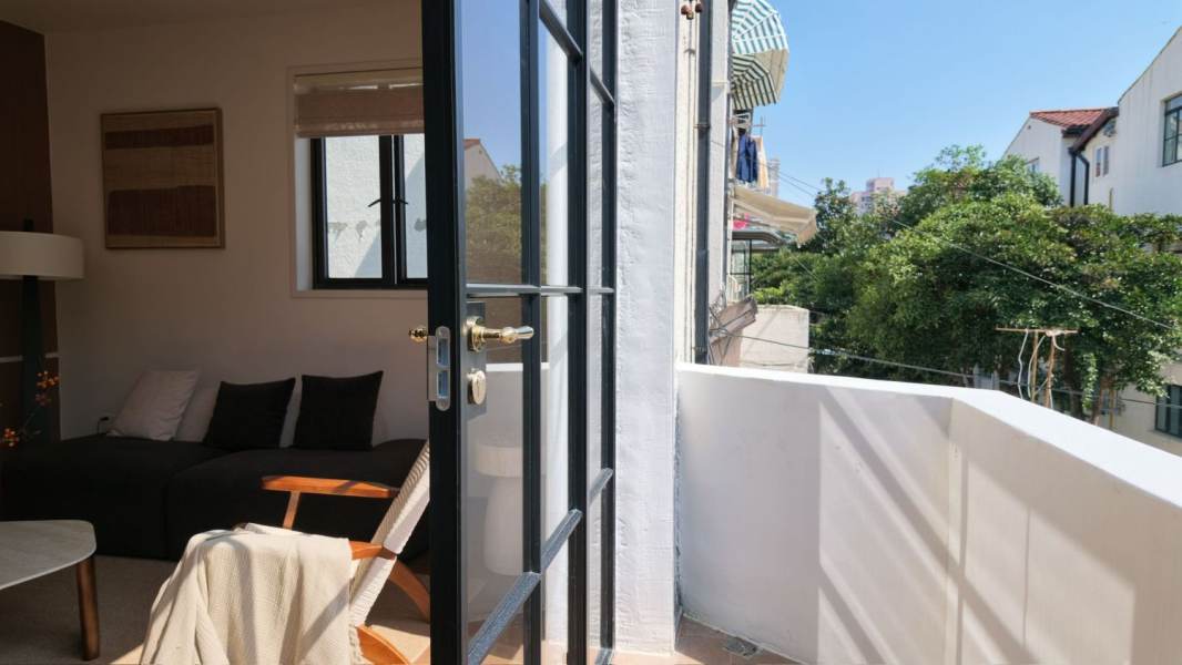 Housing image — Balcony