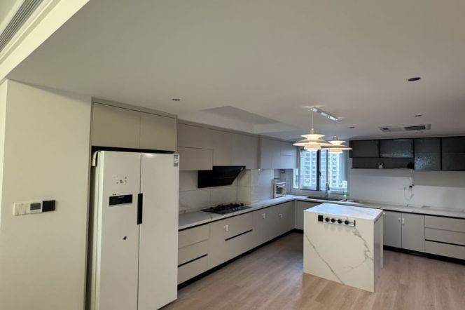 High-Floor 2BR Apartment at 8 Park Avenue (L7)