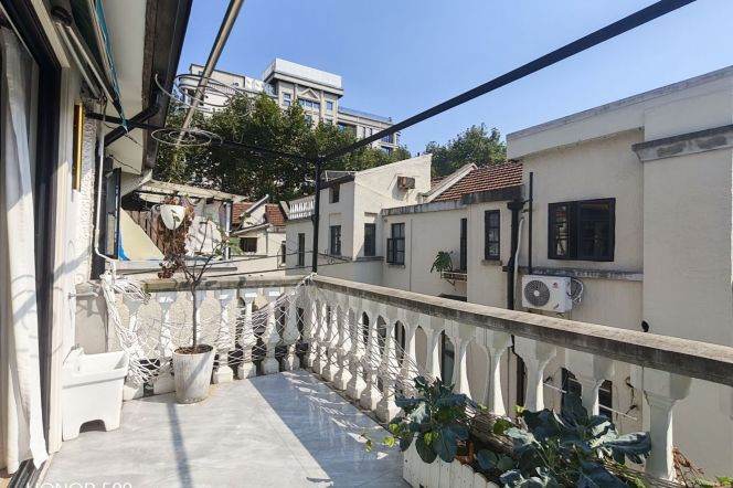 2BR Lane House in Old Xuhui with Green View