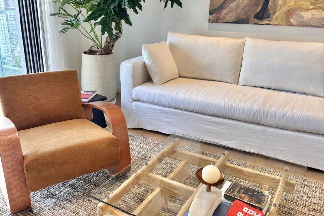 High-Floor 3BR Apartment in Jing'an (L7/L13)