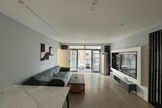 3BR Apartment at Yunhe Garden with Floor-to-Ceiling Windows