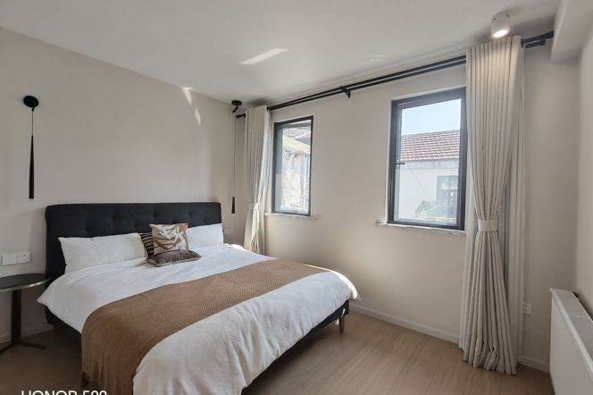 2BR Lane House in Old Xuhui with Green View
