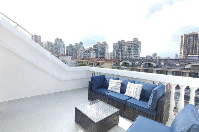 3BR Apartment near Wuzhong Road Metro with Terrace (L15)