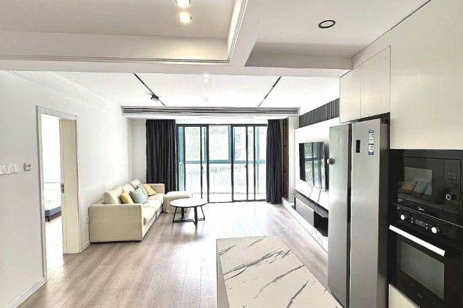 Spacious 2BR Apartment near Jiangning Rd Metro with River View (L13)