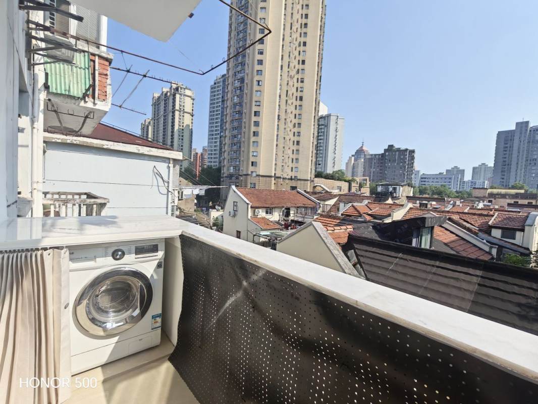 Housing image — Balcony