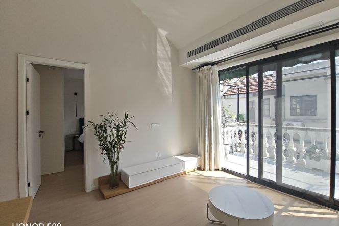 2BR Lane House in Old Xuhui with Green View