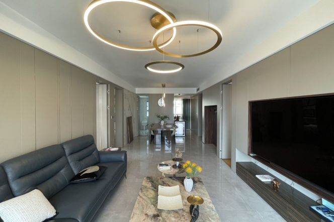 3BR Apartment in Jing'an with Floor-to-Ceiling Windows