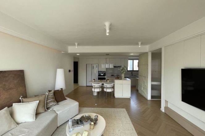 High-Floor 2BR Apartment at Brilliant City with Floor-to-Ceiling Windows (L3/L4)