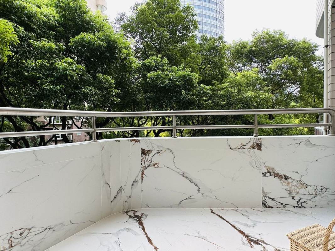 Housing image — Balcony
