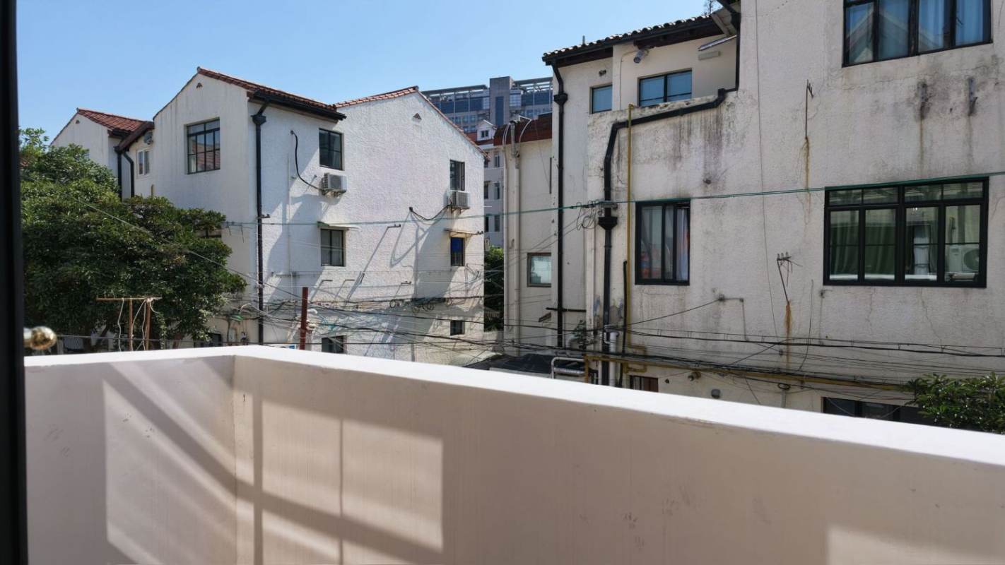 Housing image — Balcony