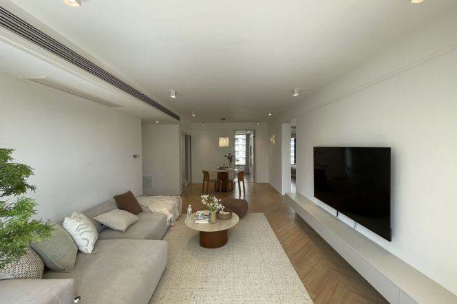 3BR Apartment at Brilliant City with Floor-to-Ceiling Windows (L3/L4)