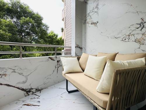 Housing image — Balcony