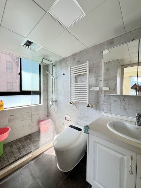 Housing image — Bathroom