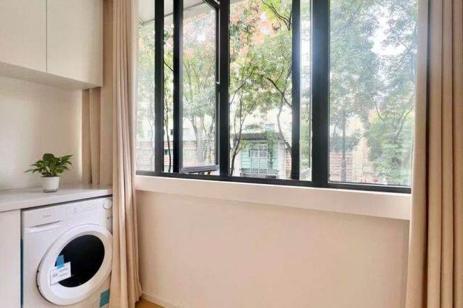 1BR Apartment in Jing'an (L7)