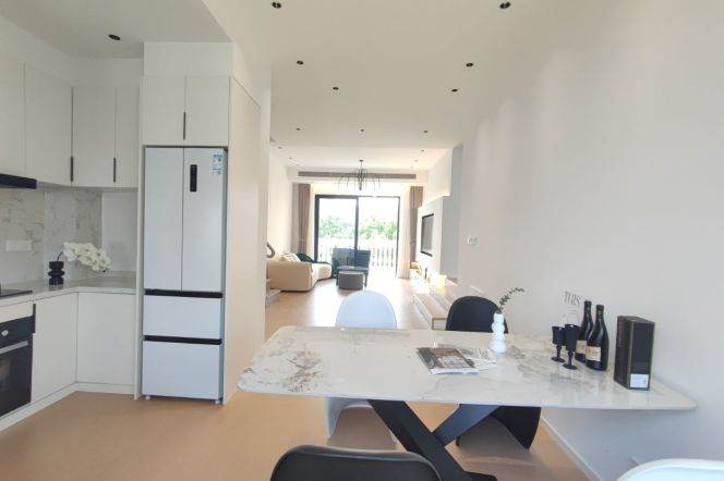 Spacious High-Ceiling 3BR Apartment near Wuzhong Road Metro with Floor-to-Ceiling Windows (L15)