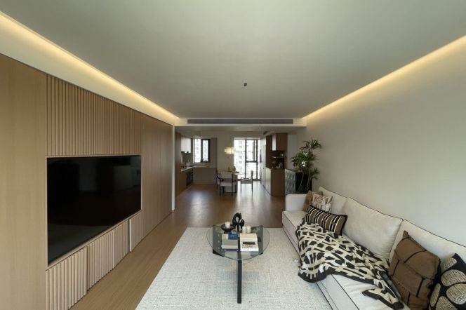 4BR Apartment at Brilliant City with Floor-to-Ceiling Windows (L3/L4)