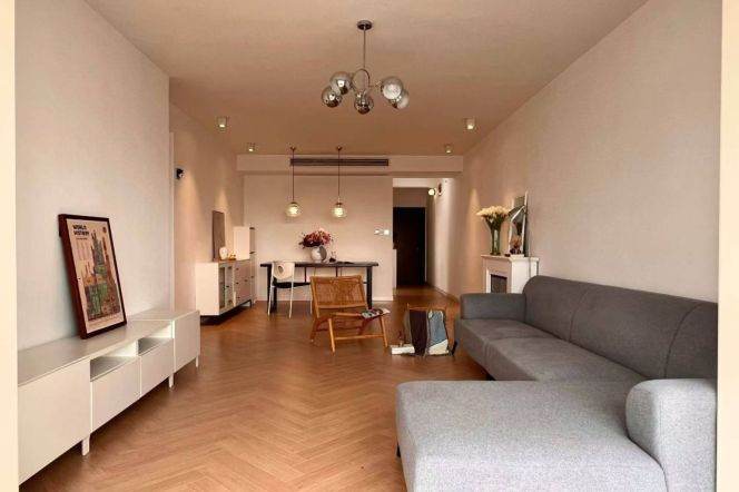 High-Floor 3BR Apartment in Jing'an