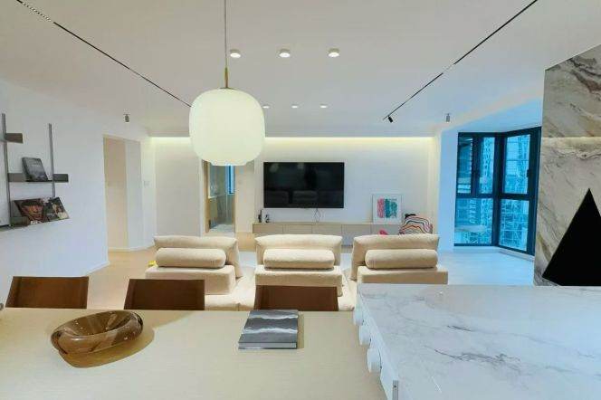High-Floor 3BR Apartment in Gubei