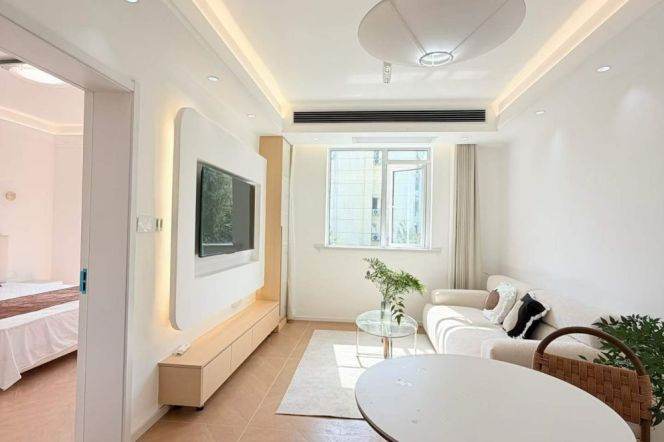 1BR Apartment in Jing'an (L2/L11)