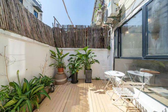 1BR Lane House near Jiangsu Rd Metro with Terrace (L2/L11)