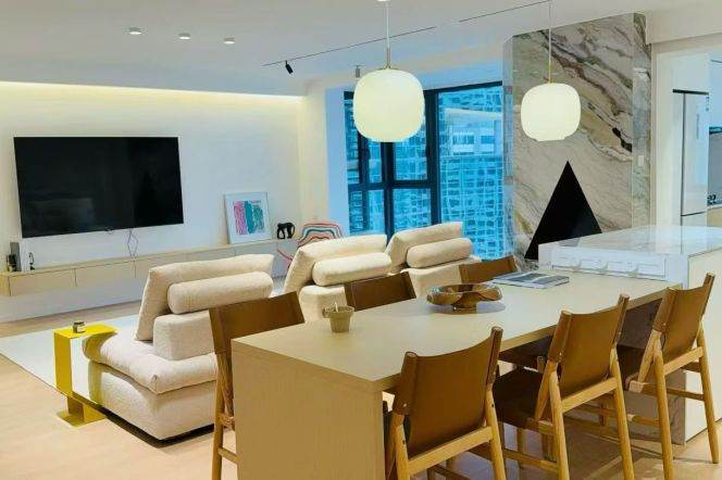 High-Floor 3BR Apartment in Gubei