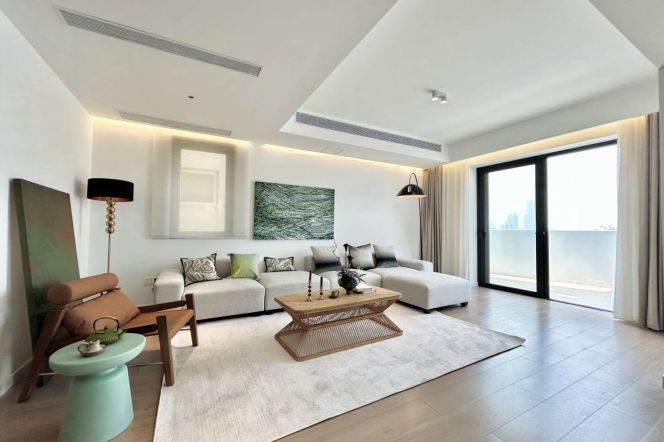 High-Floor 3BR Apartment at Mingyuan Century City (L1/L10/L12)