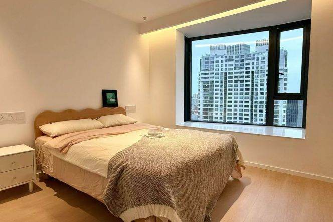 High-Floor 3BR Apartment in Gubei