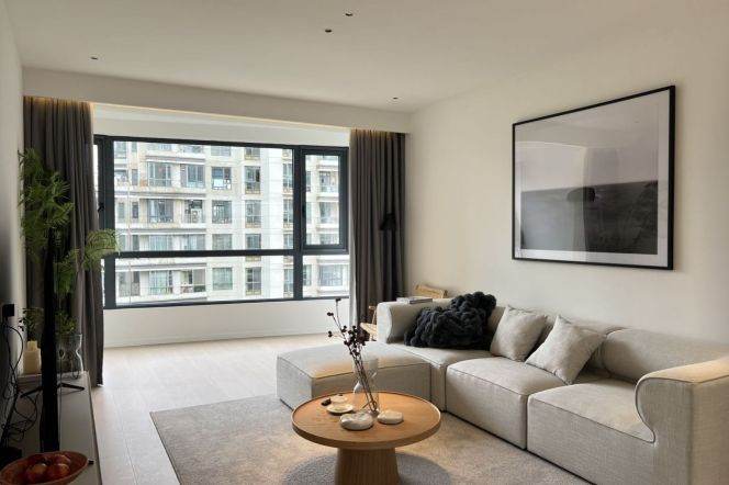 2BR Apartment at Top Of City (L13)