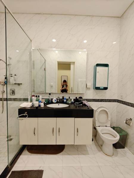 Housing image — Bathroom