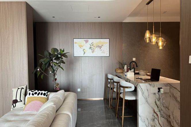 High-Floor High-Ceiling 2BR Apartment near Zhongshan Park with Outstanding View
