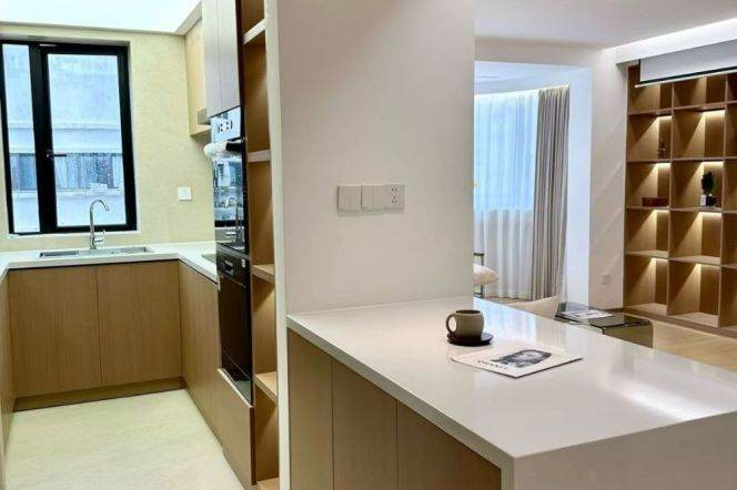 High-Floor Spacious 2BR Apartment near Changshou Rd Metro (L13)
