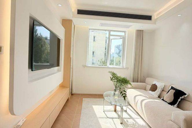 1BR Apartment in Jing'an (L2/L11)