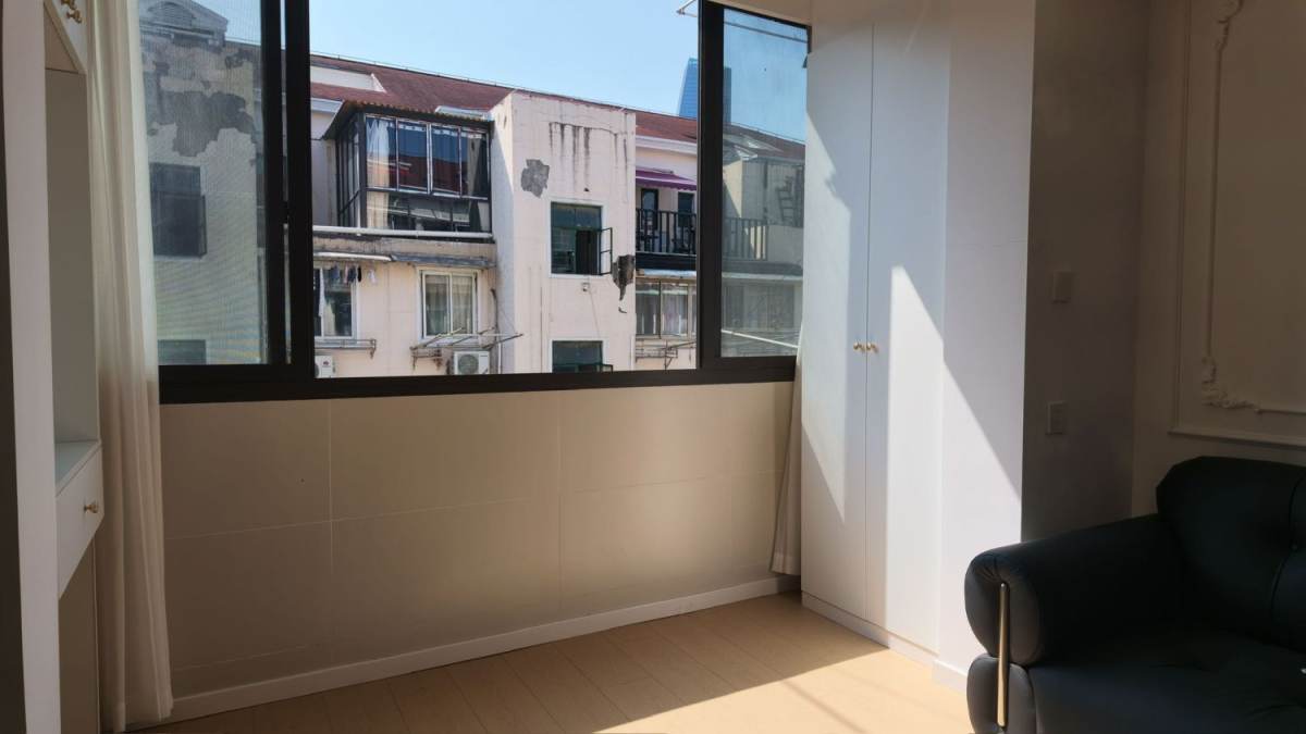 Housing image — Balcony