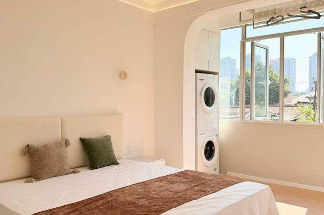 1BR Apartment in Jing'an (L2/L11)