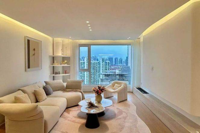 High-Floor Spacious 3BR Apartment in Gubei