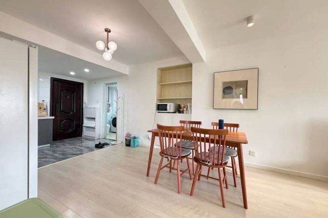 2BR Apartment in Jing'an (L7)