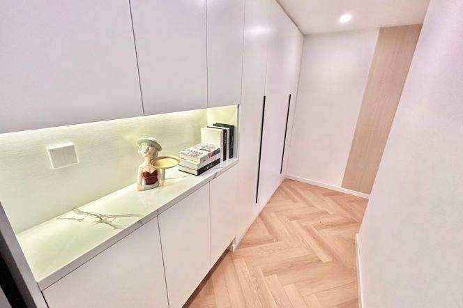 Spacious 1BR Apartment near Hongqiao Rd Metro (L3/L4/L10)