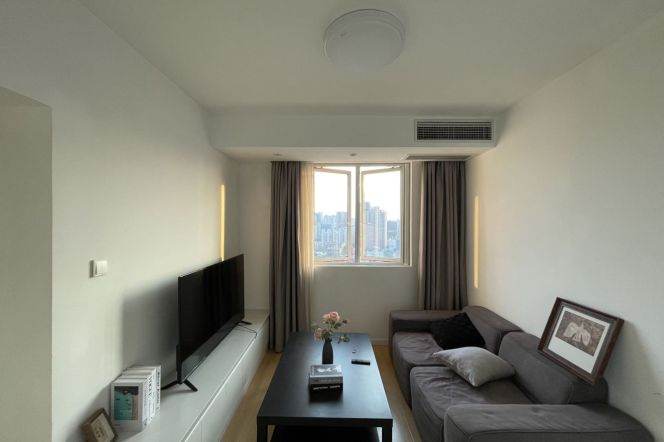 High-Floor Spacious 1BR Apartment near Jiaotong University Metro with Outstanding View