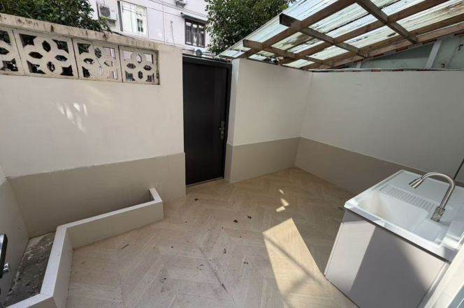1BR Apartment near Longhua Metro with Private Garden (L11/L12)