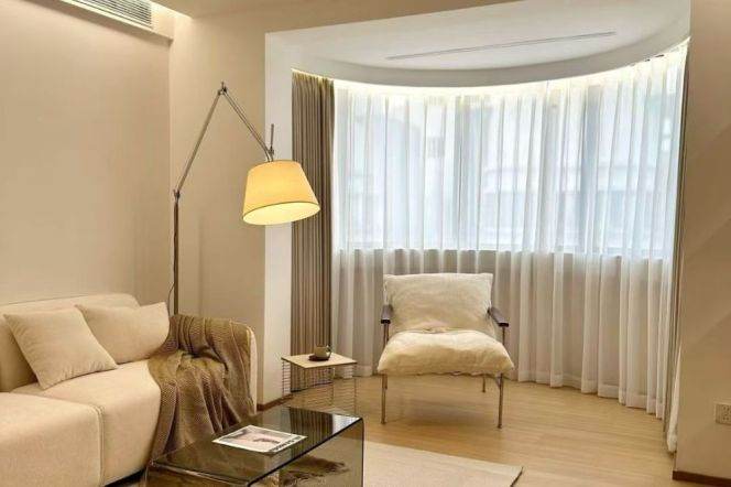 High-Floor Spacious 2BR Apartment near Changshou Rd Metro (L13)