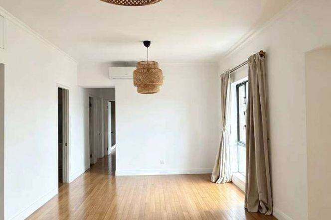 3BR Apartment near Jiangsu Rd Metro