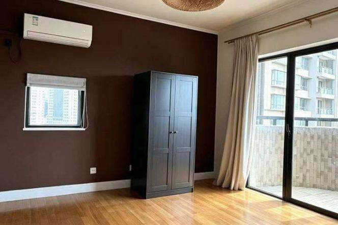 3BR Apartment near Jiangsu Rd Metro
