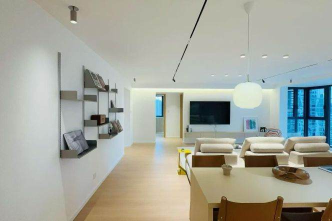 High-Floor 3BR Apartment in Gubei