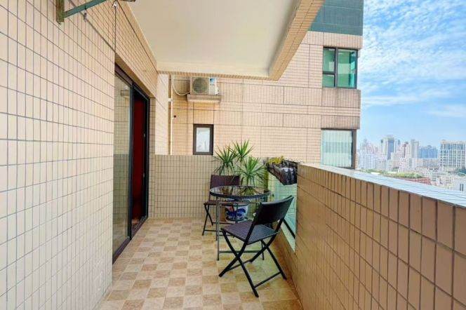 2BR Apartment at Ambassy Court (L1/L7/L10)