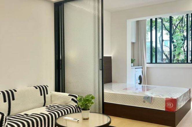 1BR Apartment in Jing'an (L7)