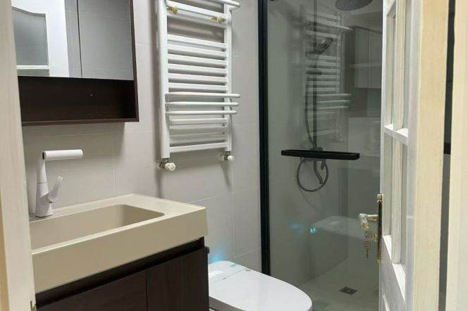 High-Ceiling 3BR Apartment near South Shaanxi Rd Metro with Green View (L1/L10/L12/L13)
