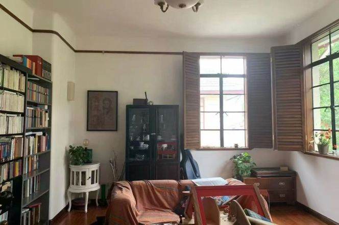 Spacious 2BR Heritage Apartment near Jiangsu Rd Metro with Terrace