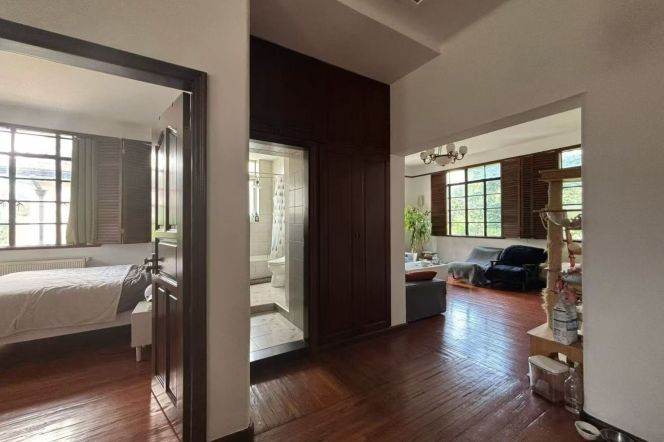 Historic 3BR Apartment near Zhongshan Park with Green View (L2/L3/L4)